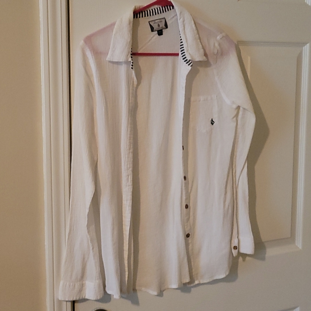 VOLCOM white light weight button up. size M. Good